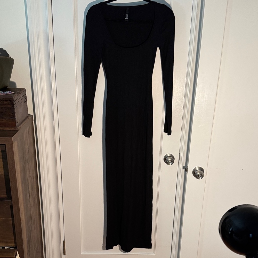 SKIMS Kim Kardashian Elegant Black Long Sleeve Dress